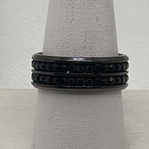 Brand New!!  Size 8 stainless steel black double row zircon stone ring - Picture 1 of 4